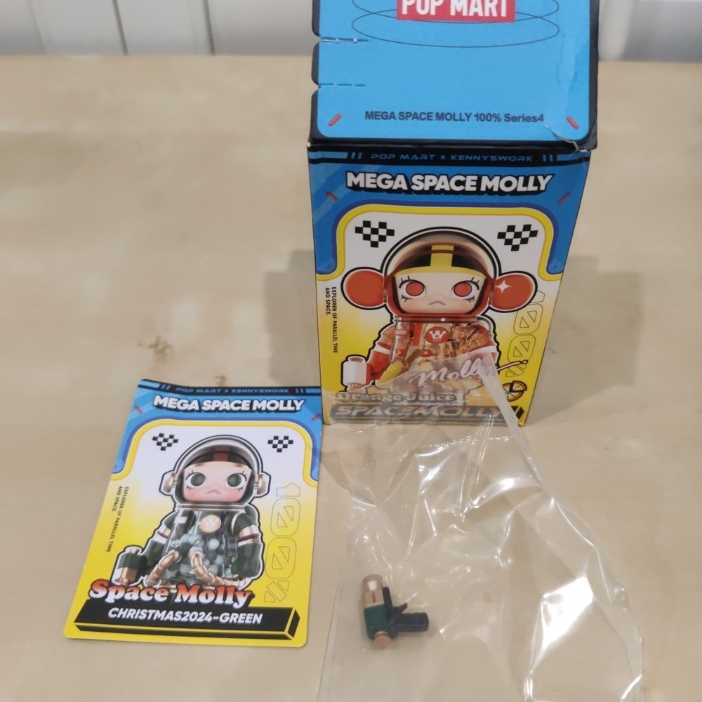 POP MART AUTHENTIC MEGA SPACE MOLLY 100% Series 4  [CHRISTMAS2024 GREEN] USA